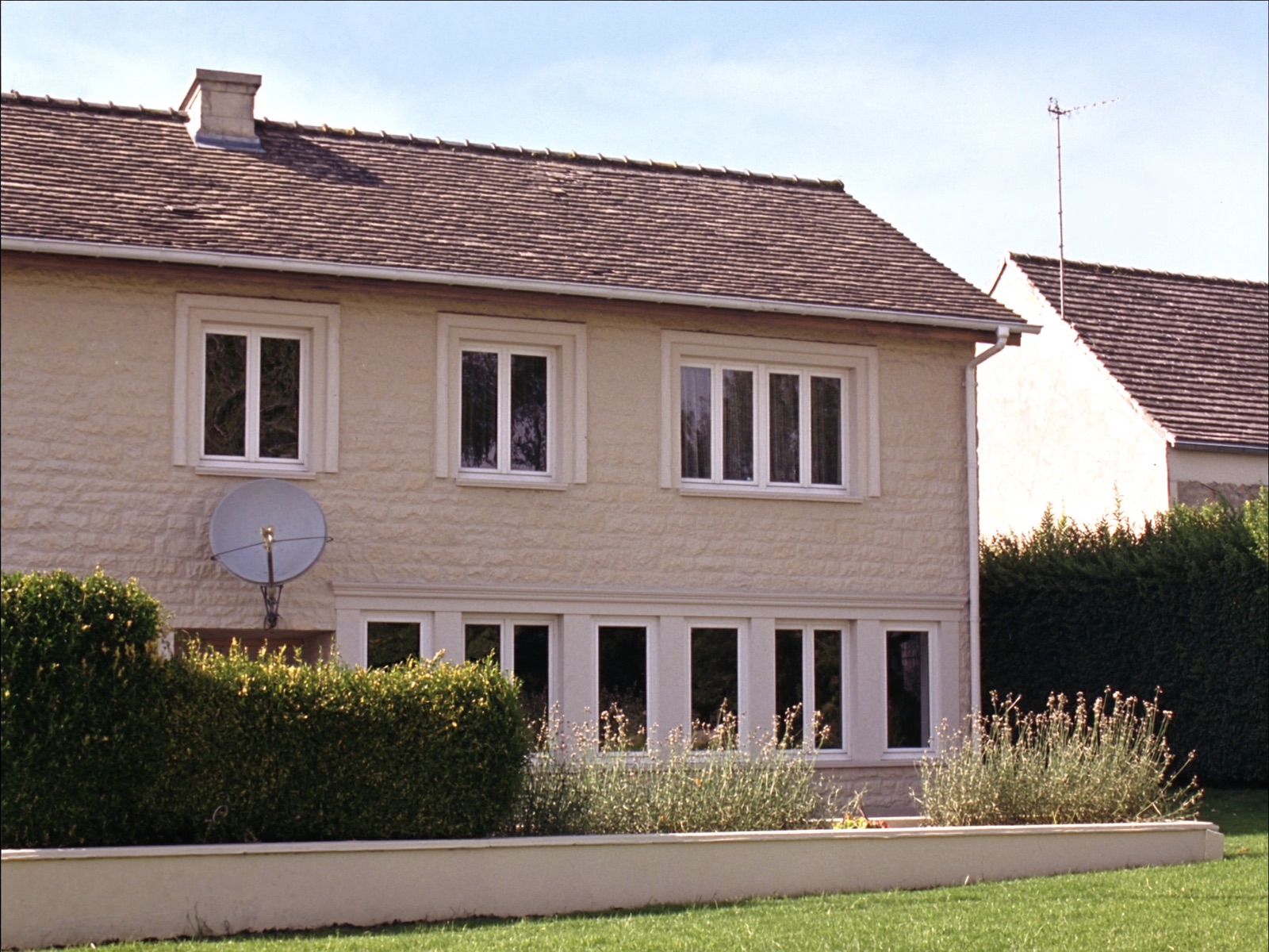 Pavillon à Ermont avec fenêtres PVC blanches
