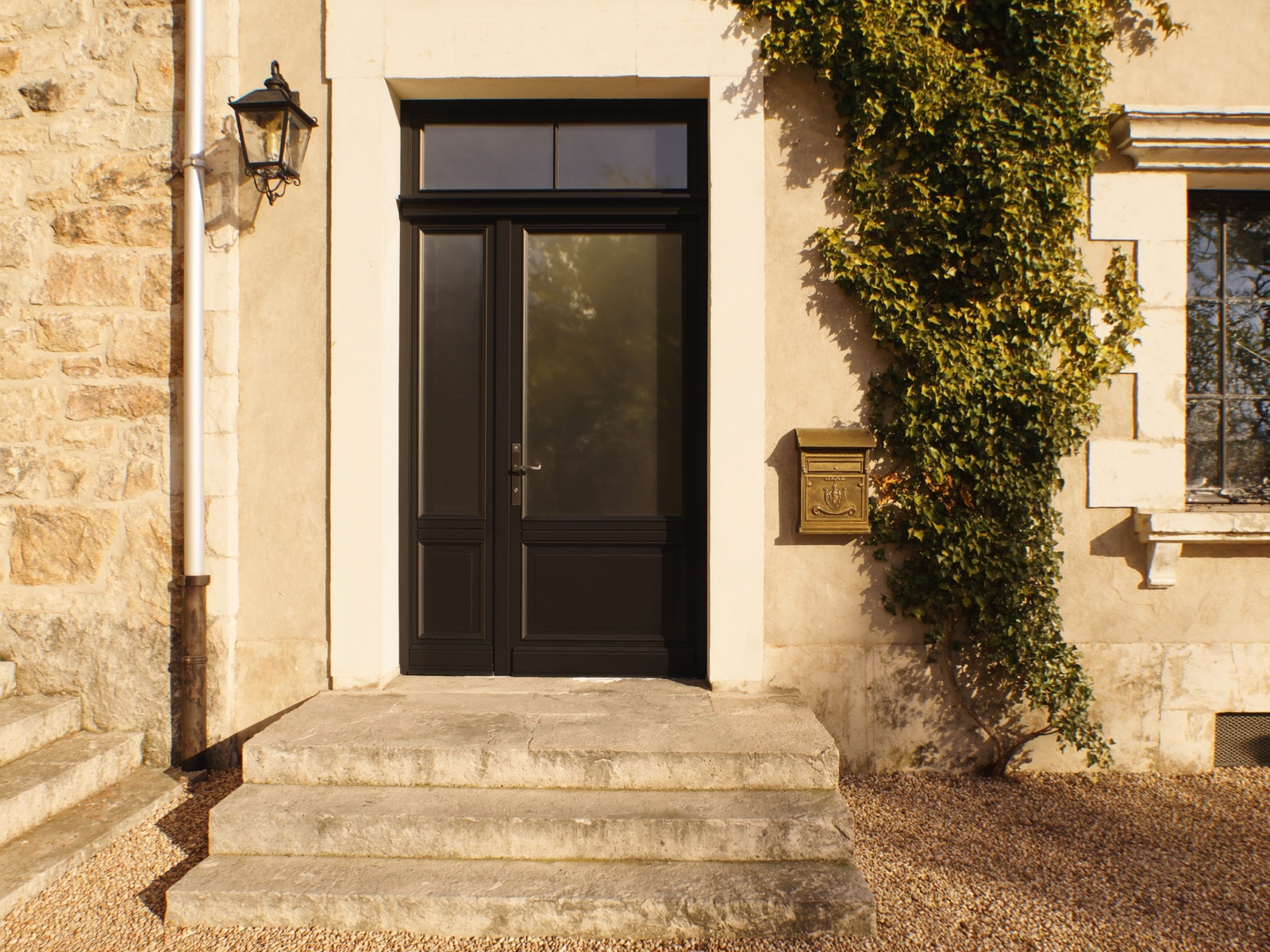 Maison de ville à Franconville avec porte alu noire